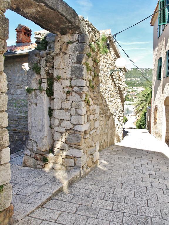 Rooms And Studio Old Town Rab Town Quarto foto